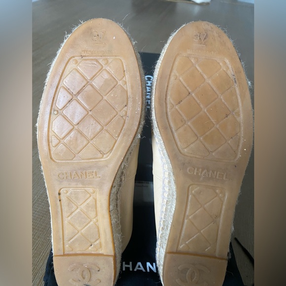 CHANEL
Interlocking CC Logo Leather Espadrilles - Picture 9 of 15